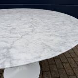 Original Knoll Tulip dining table in Carrara marble (120cm)