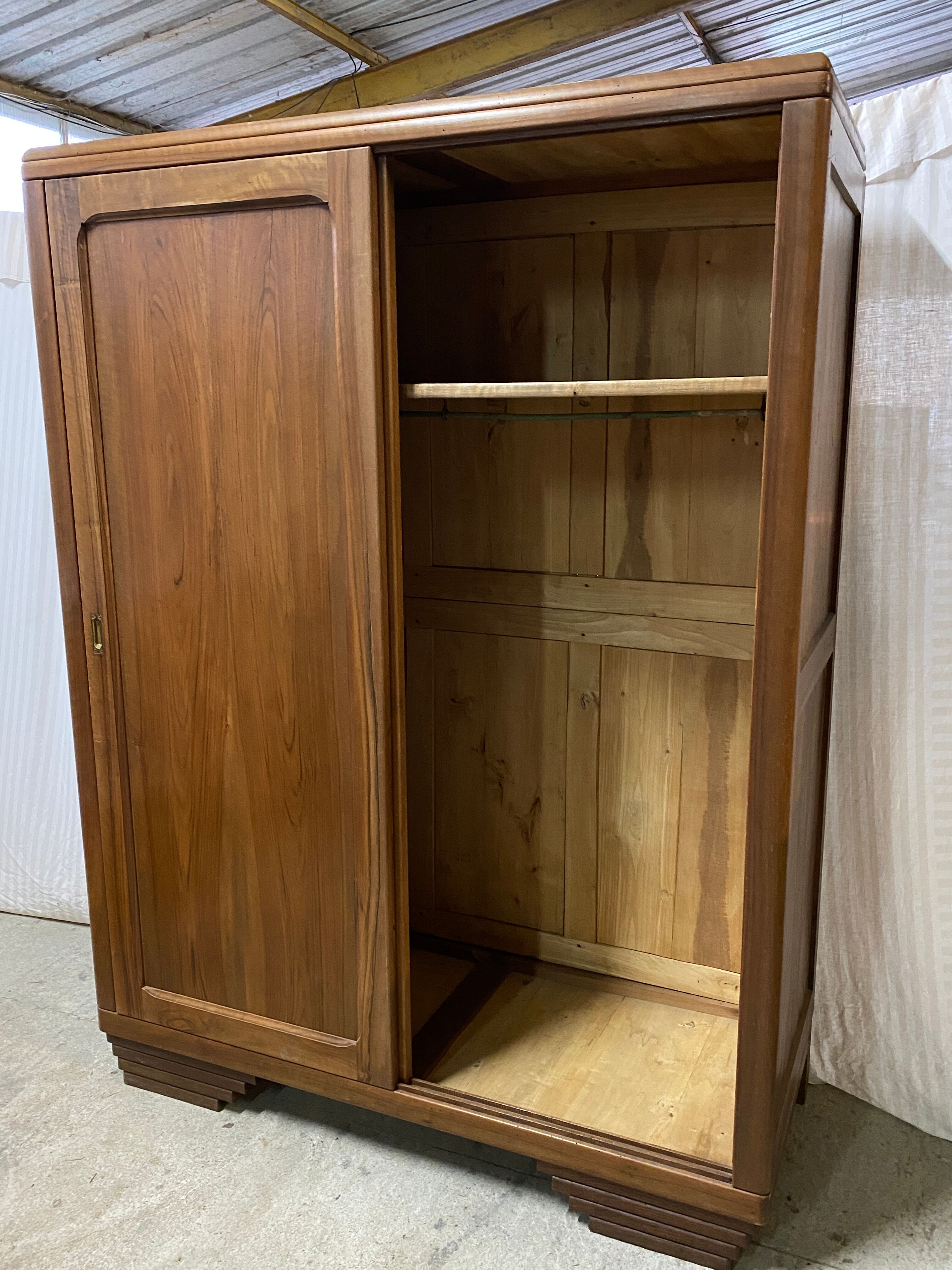 Wardrobe sliding doors