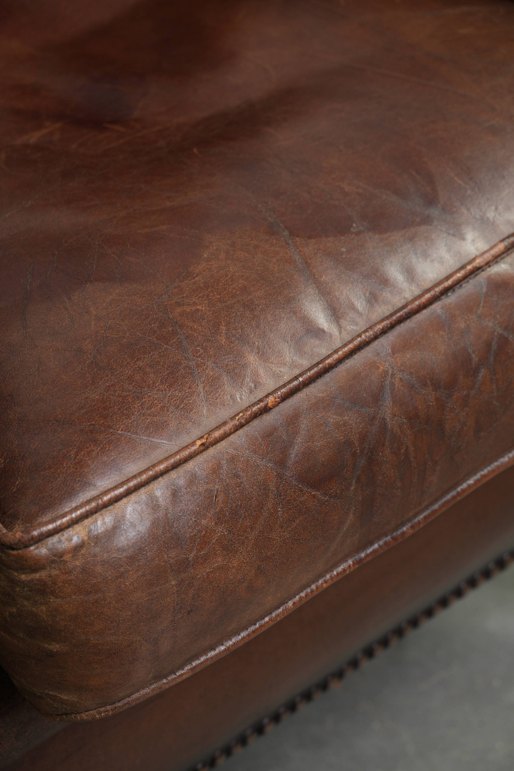 Set of 2 subtle sheepskin wingback armchairs in English style