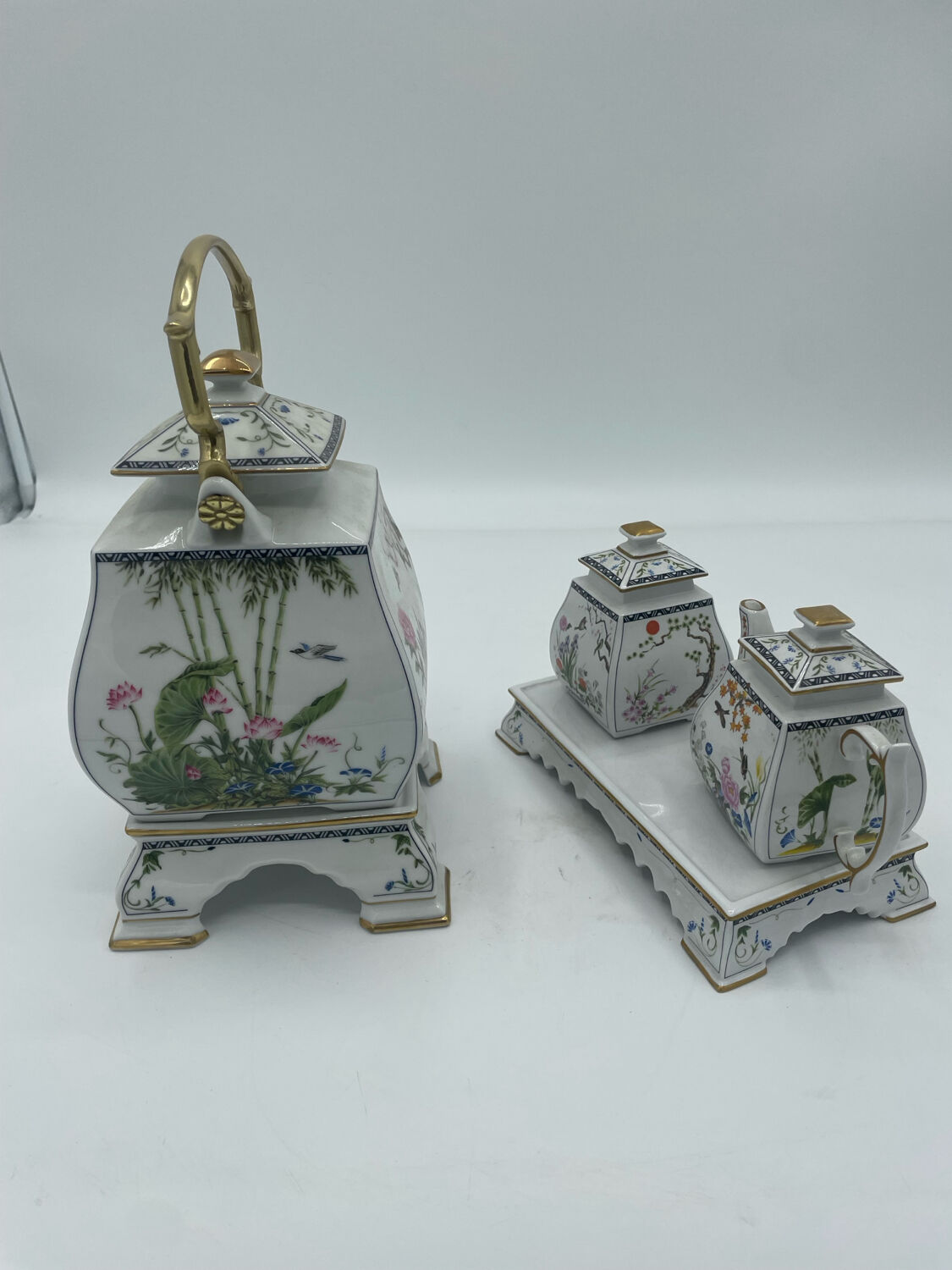 Franklin Mint teapot, sugar bowl and small cream jug, porcelain 1986