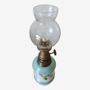 Oil lamp with balloon glass