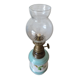 Oil lamp with balloon glass