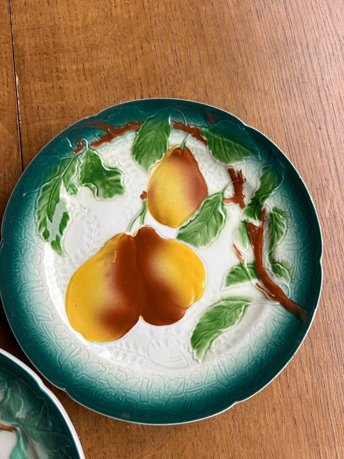 Dessert plates barbotine
