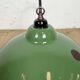Lampe suspendue en émail vert industriel, années 1960