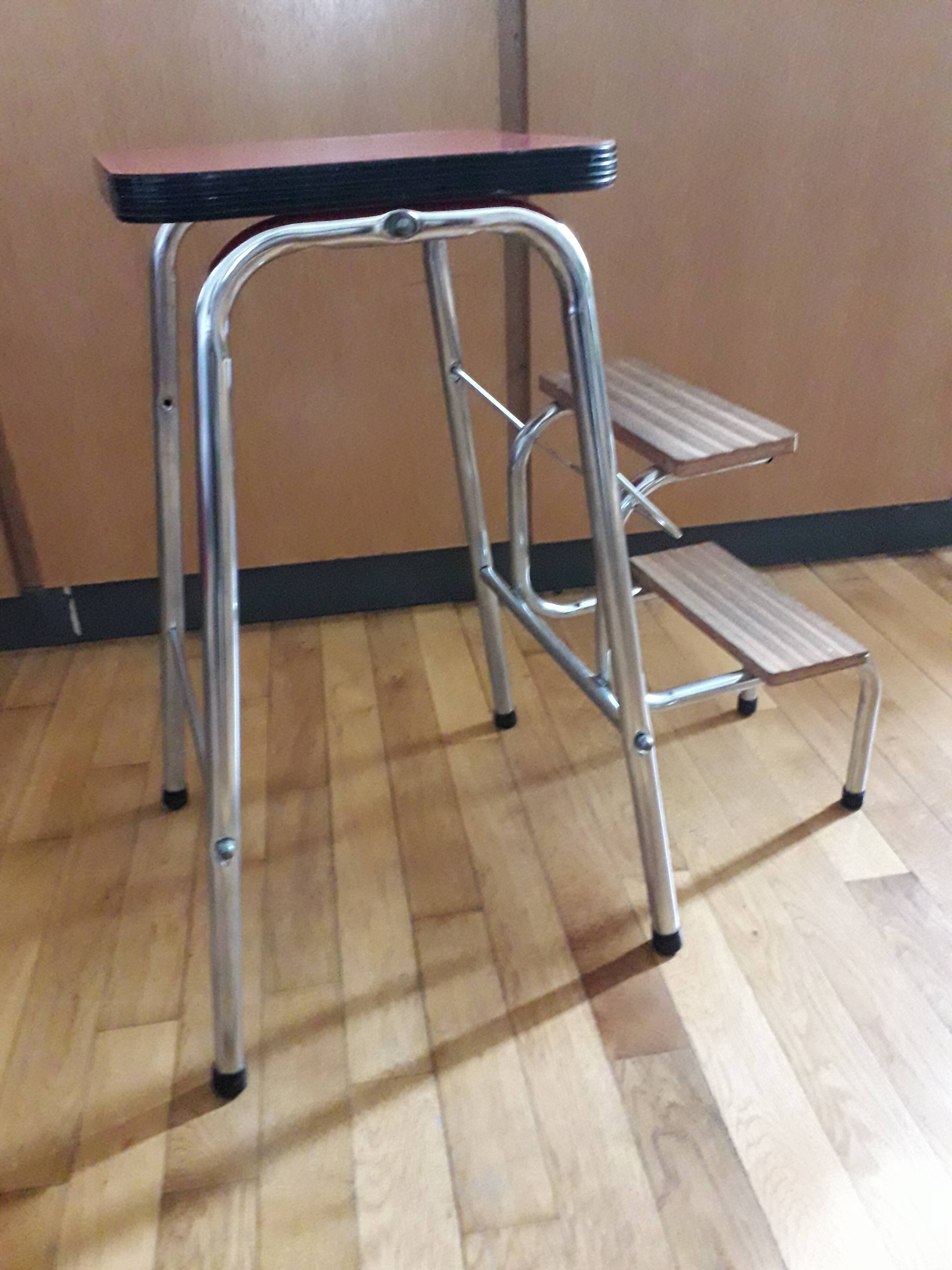 Walking walking sitting in formica