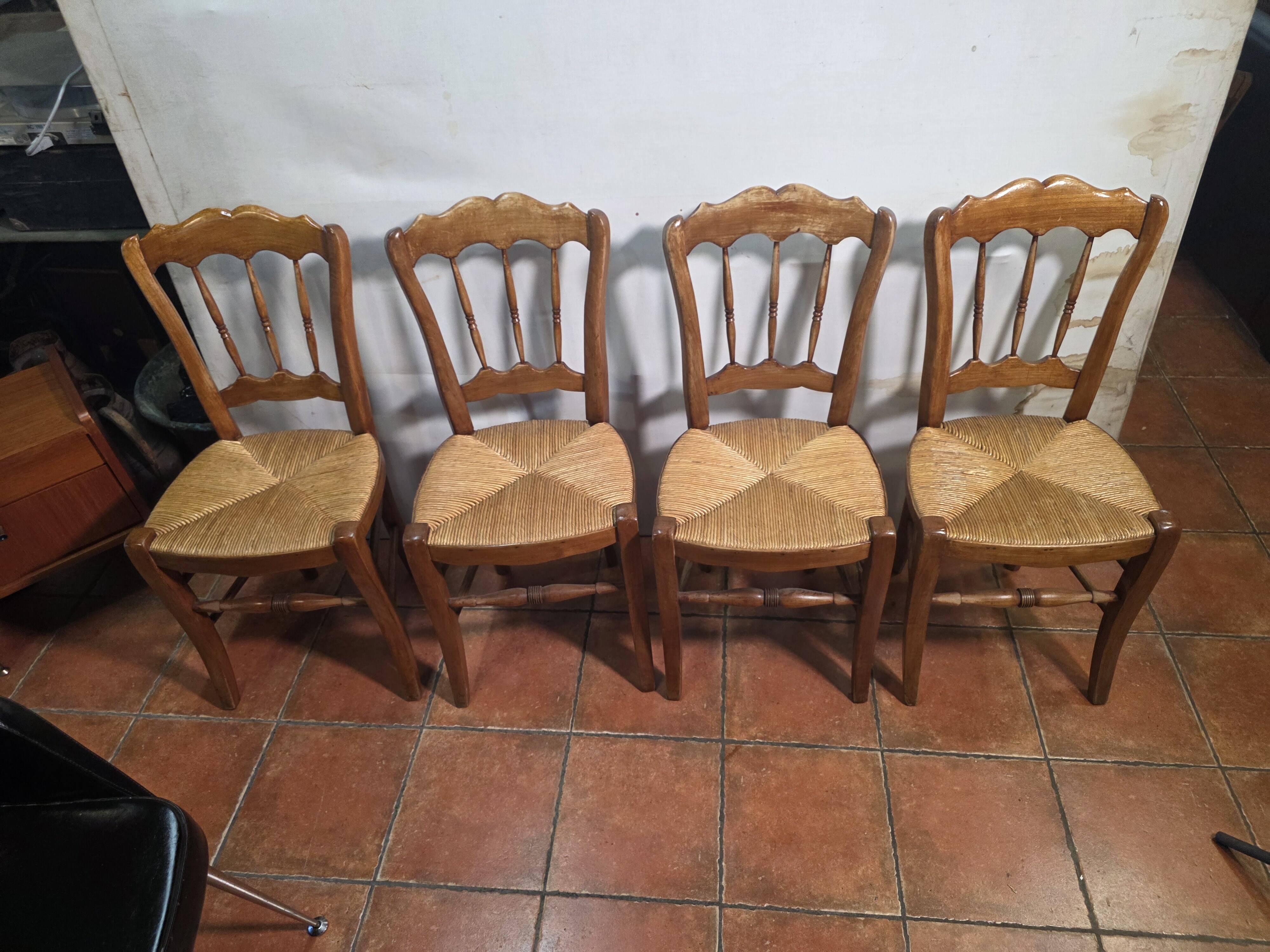 4 rustic farmhouse chairs made of wood and straw