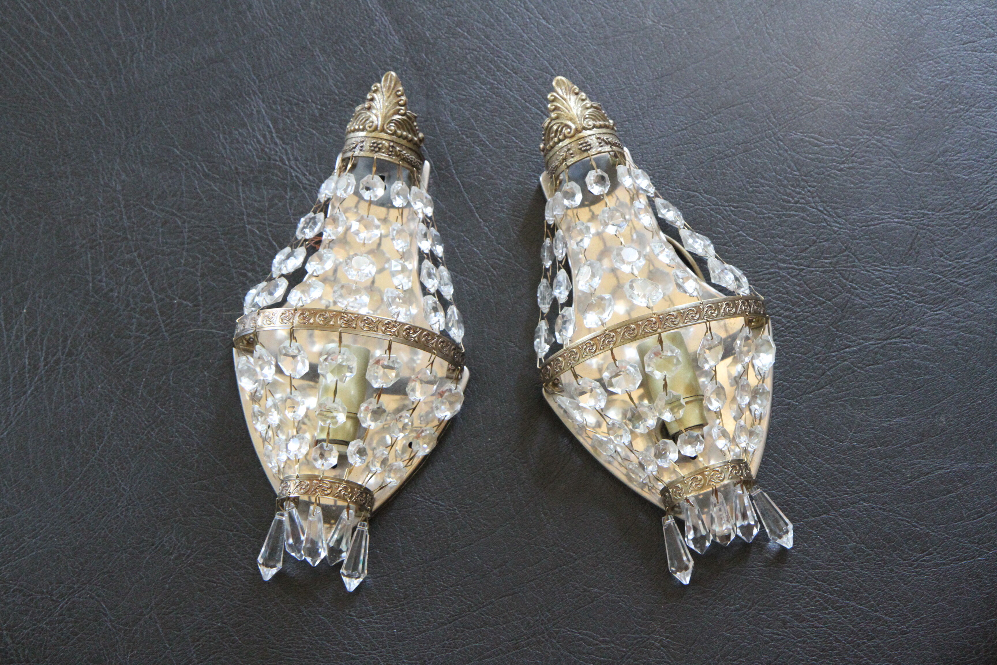 Wall lamps to stamps