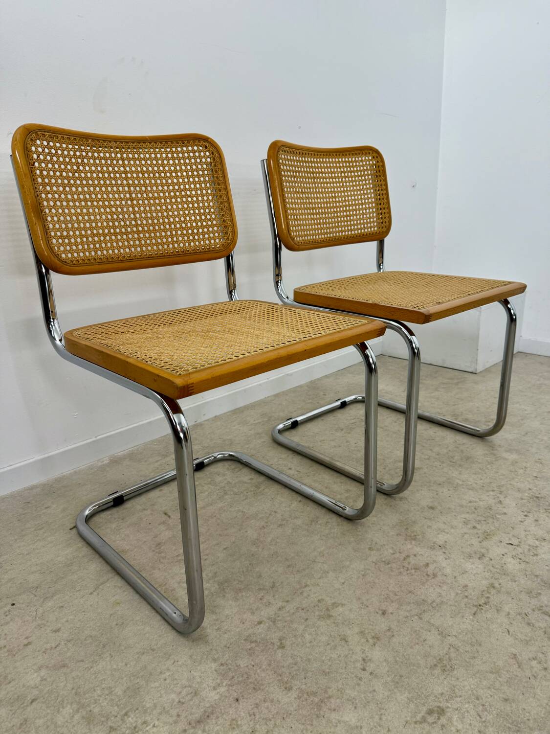 Lot of 2 identical caned chairs Cesca B32 design Marcel Breuer 1970 Made in Italy vintage