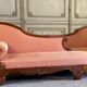 Paire de méridiennes en acajou sculpté et plaqué milieux xixème siècle