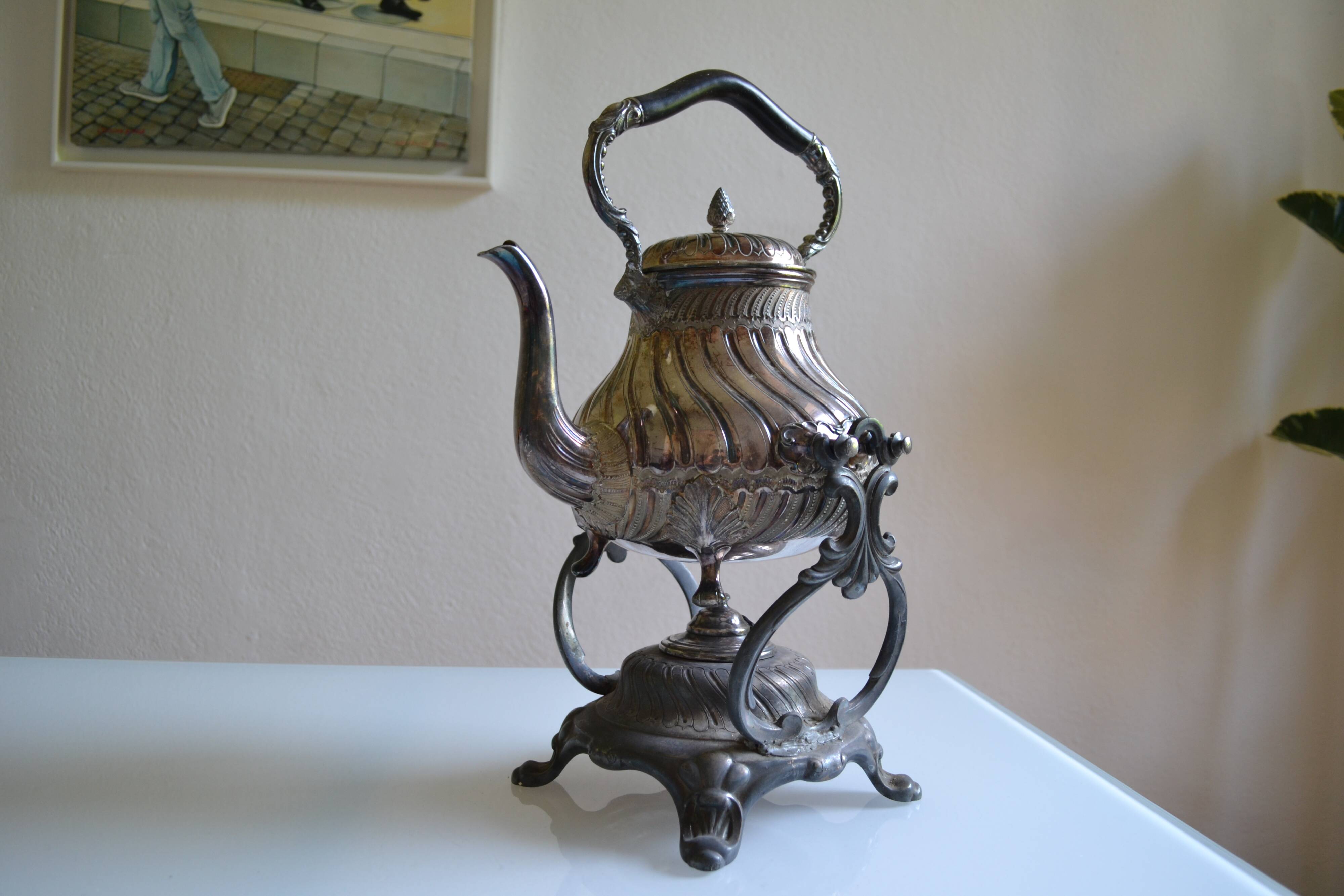 Art Nouveau teapot or samovar in silver-plated metal by goldsmith Victor Saglier