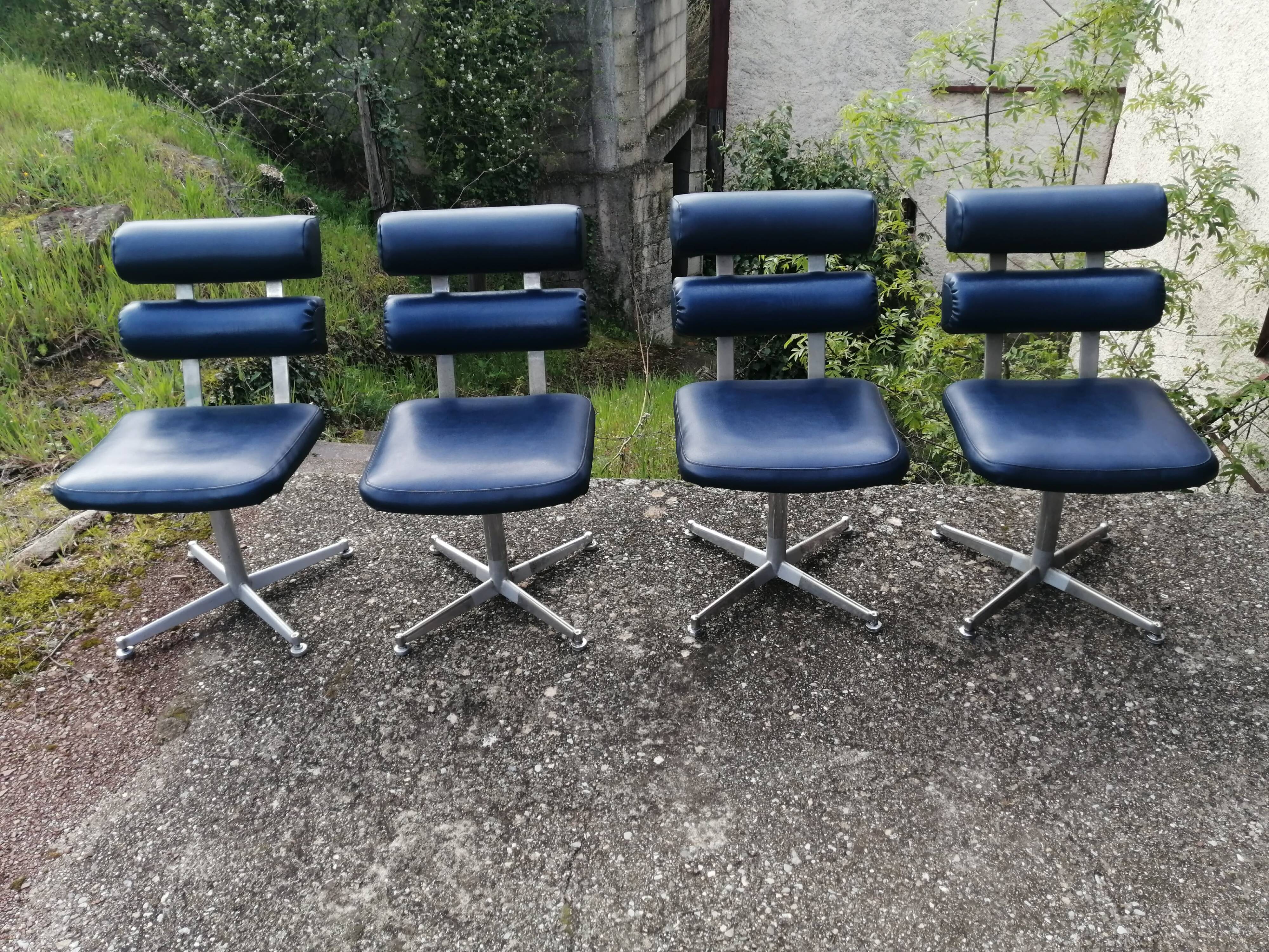 Set of 4 1970s hairdresser chairs in Space Age style.