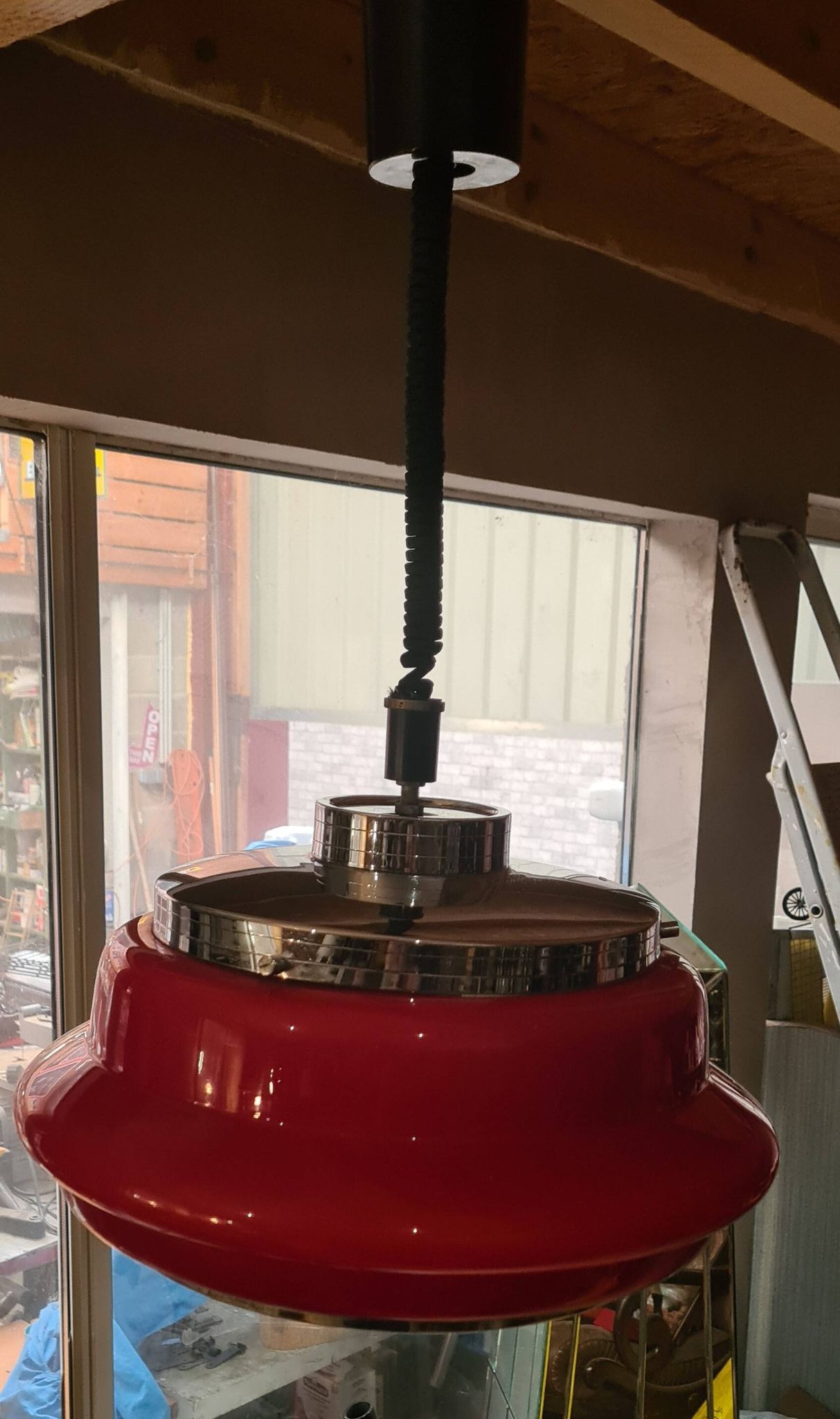 suspension 1960 to 70 red opaline and chrome 64x38 very good condition