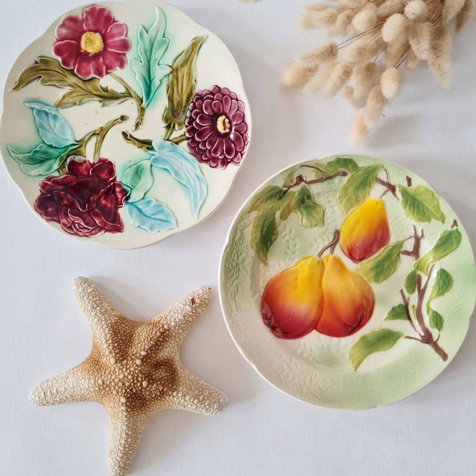 Lot assiettes en barbotine