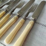 Silver-plated metal dessert cutlery in English Art Deco style