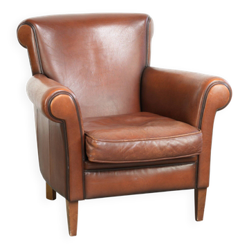 Timeless armchair made of sheepskin leather with a English look