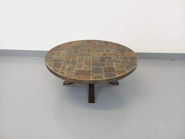 Table basse ronde vintage brutaliste en métal et ardoise des années 70