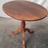 Tripod pedestal table