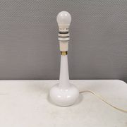 Lampe de table Le Klint, verre opalin blanc laiteux, dessus en laiton, modèle 311