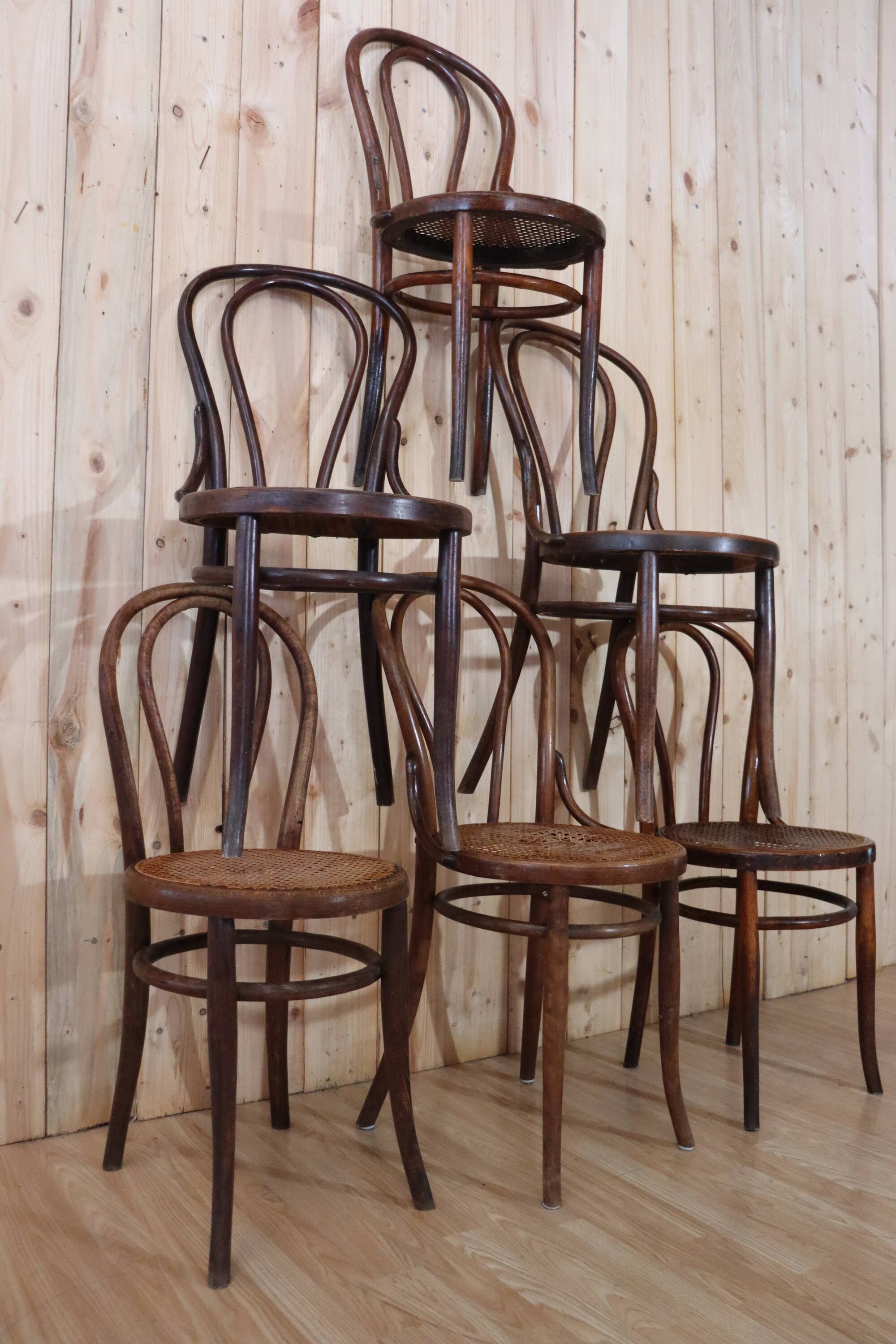 Set of six bistro chairs n°18 Thonet