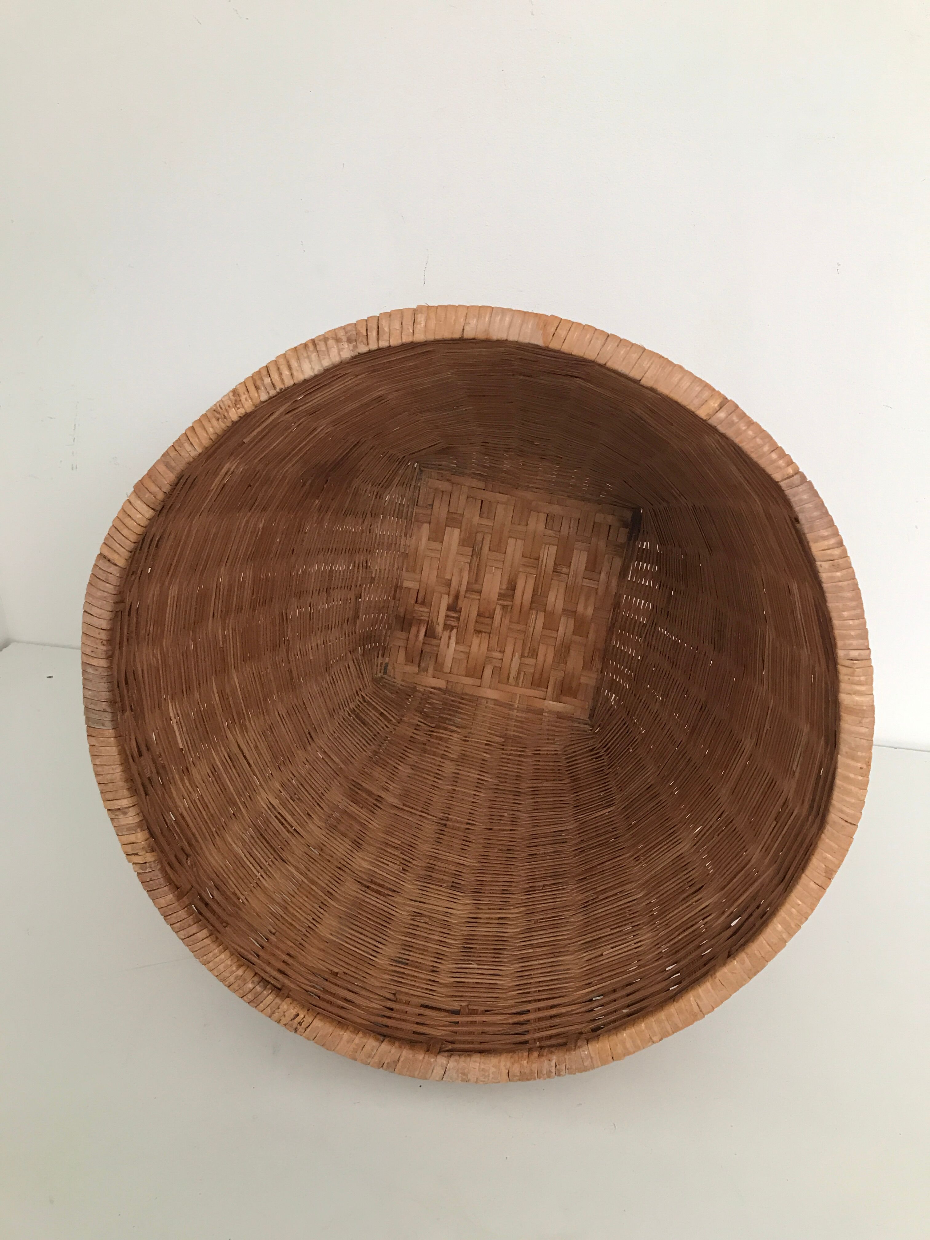 Panier de linge en rotin osier rond vintage