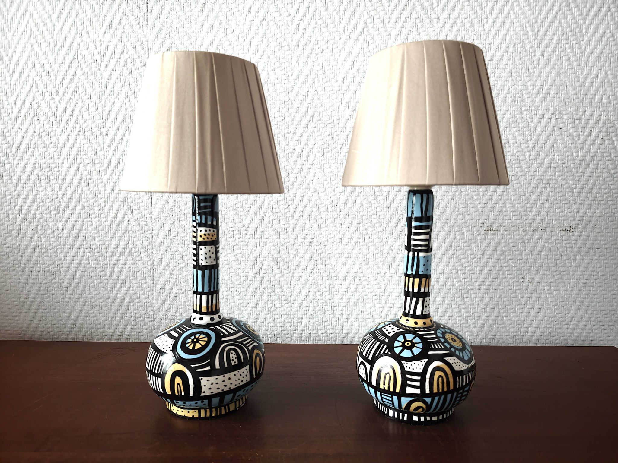 Paire de lampes espagnoles en bois peint