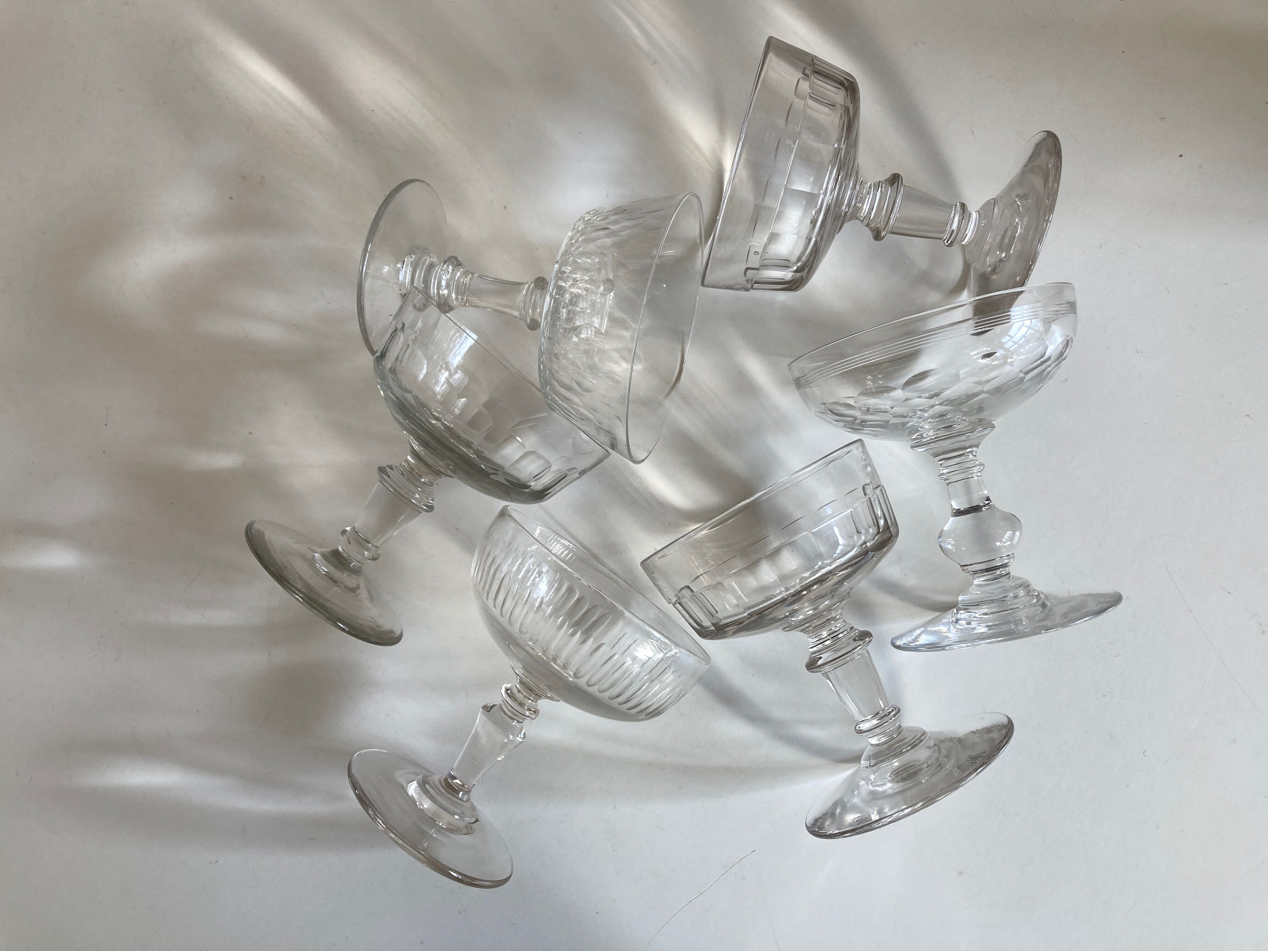 Set of 6 glasses of champagne 19th with flat sides and scales