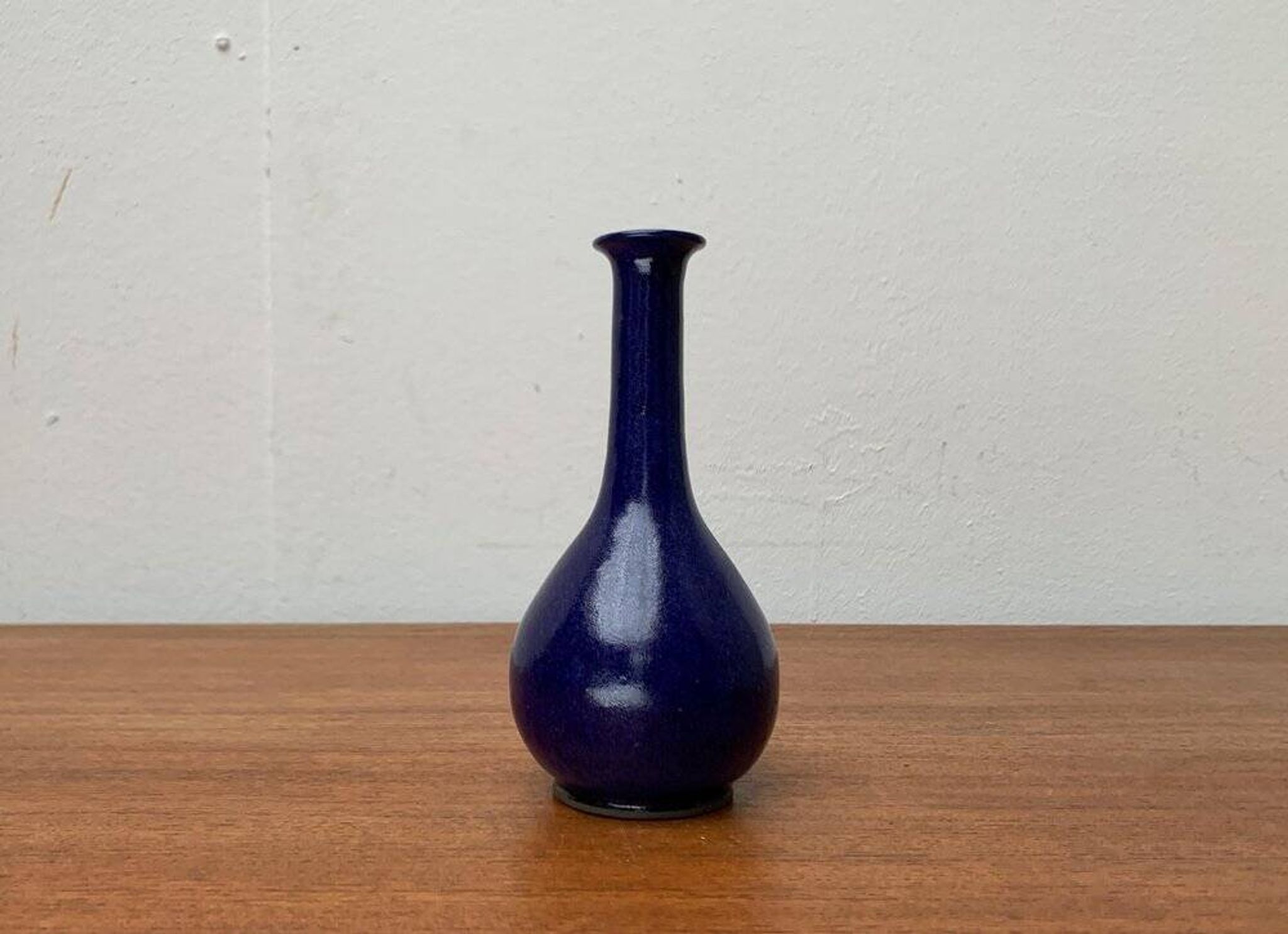 Minimalist mid-century pottery vase by BKW Böttger Keramik Wandsbek, Hamburg, Germany, 1960s.
