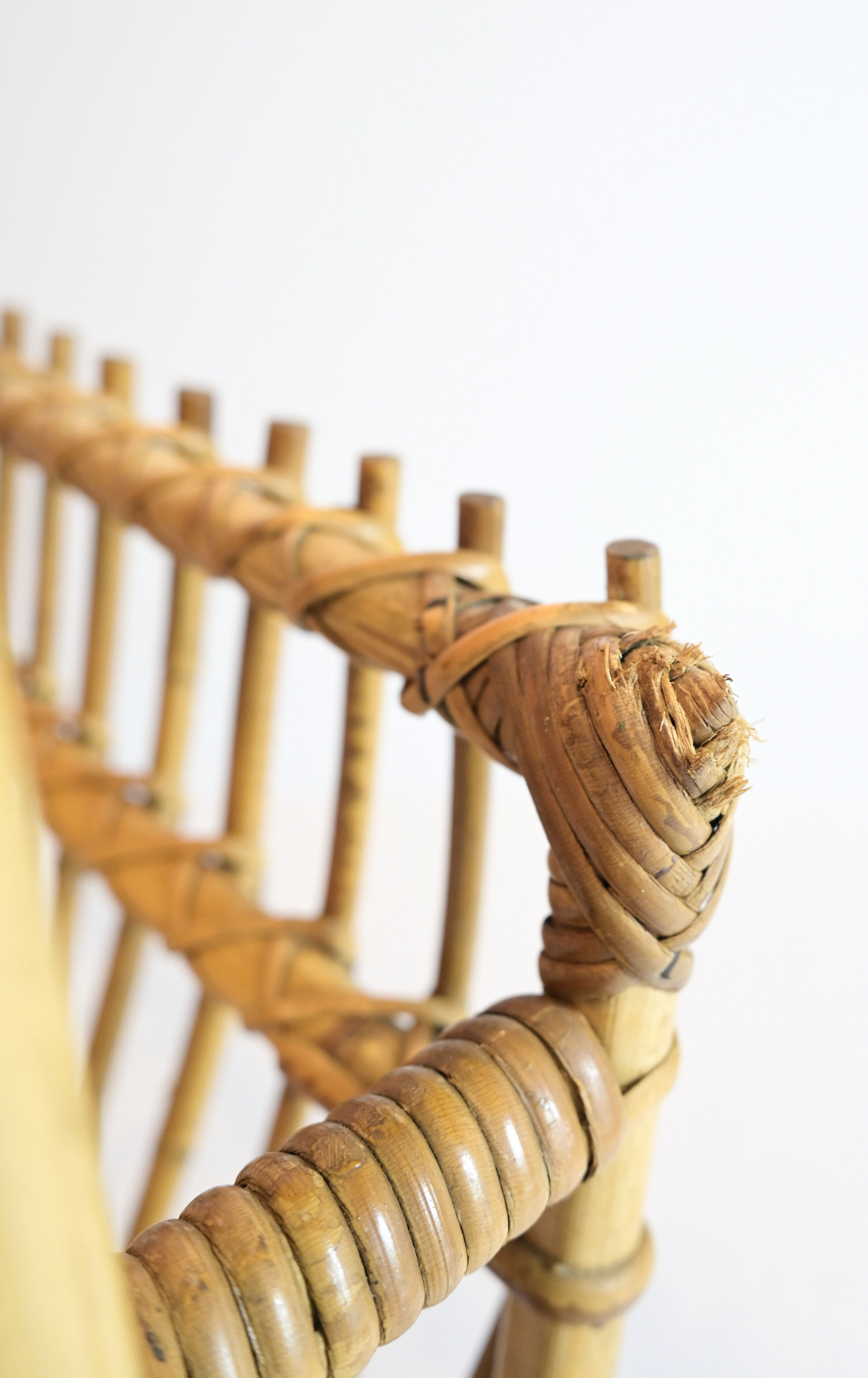 Porte revue en bambou et rotin années 60