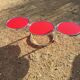Table basse trois plateaux pivotants en verre rouge et métal chromé