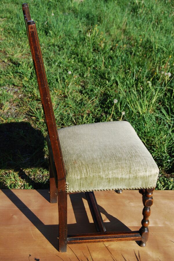 Chaise en noyer louis xiii pieds en balustre entretoise en H