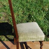Chaise en noyer Louis XIII pieds en balustre entretoise en H