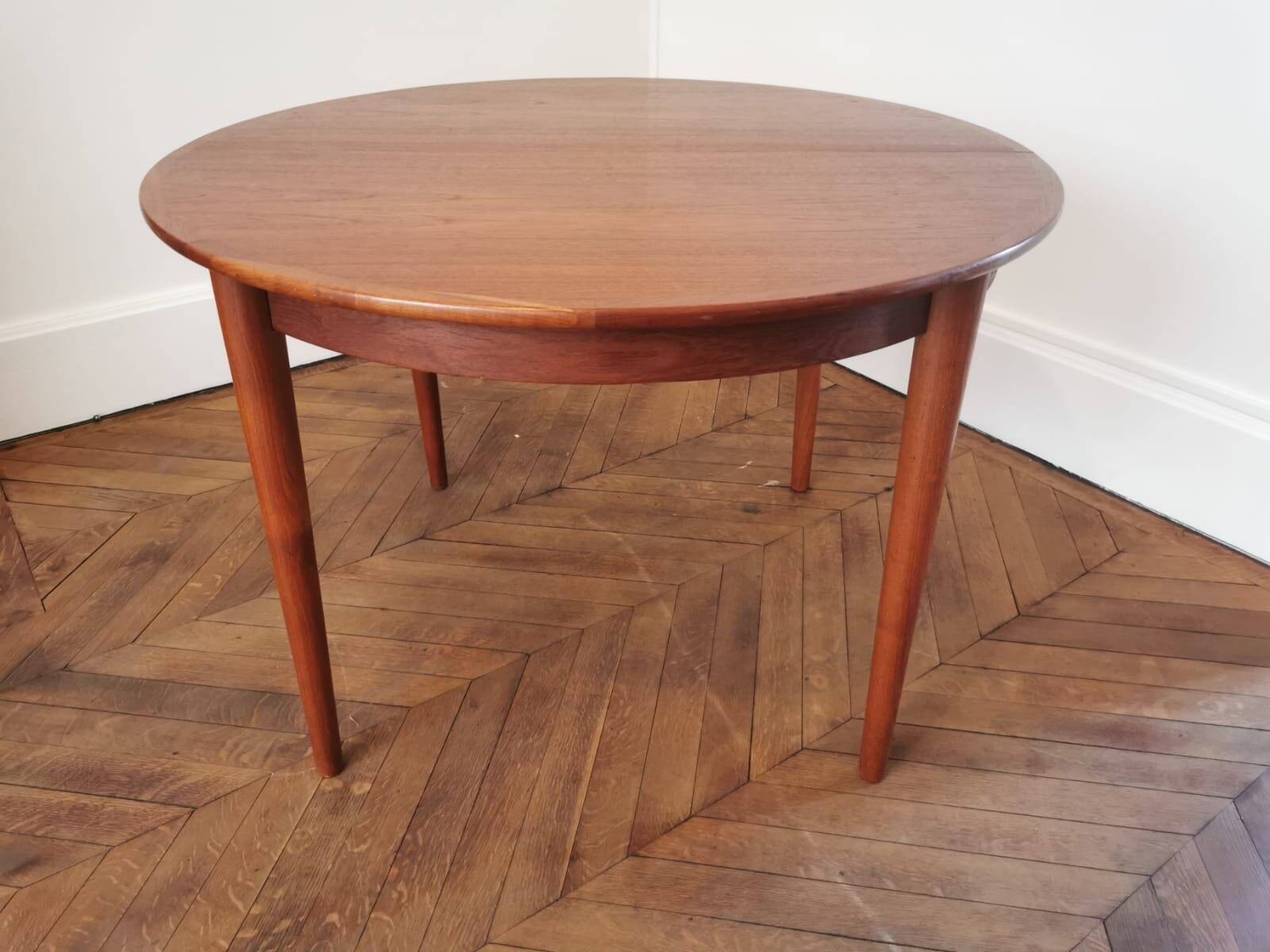 teak round table Johannes Andersen