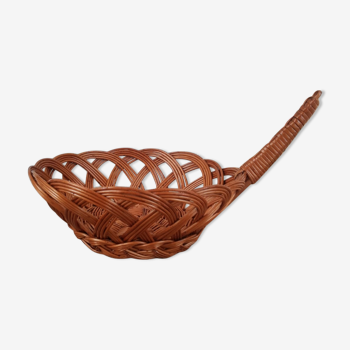 Rattan basket with handle -vintage