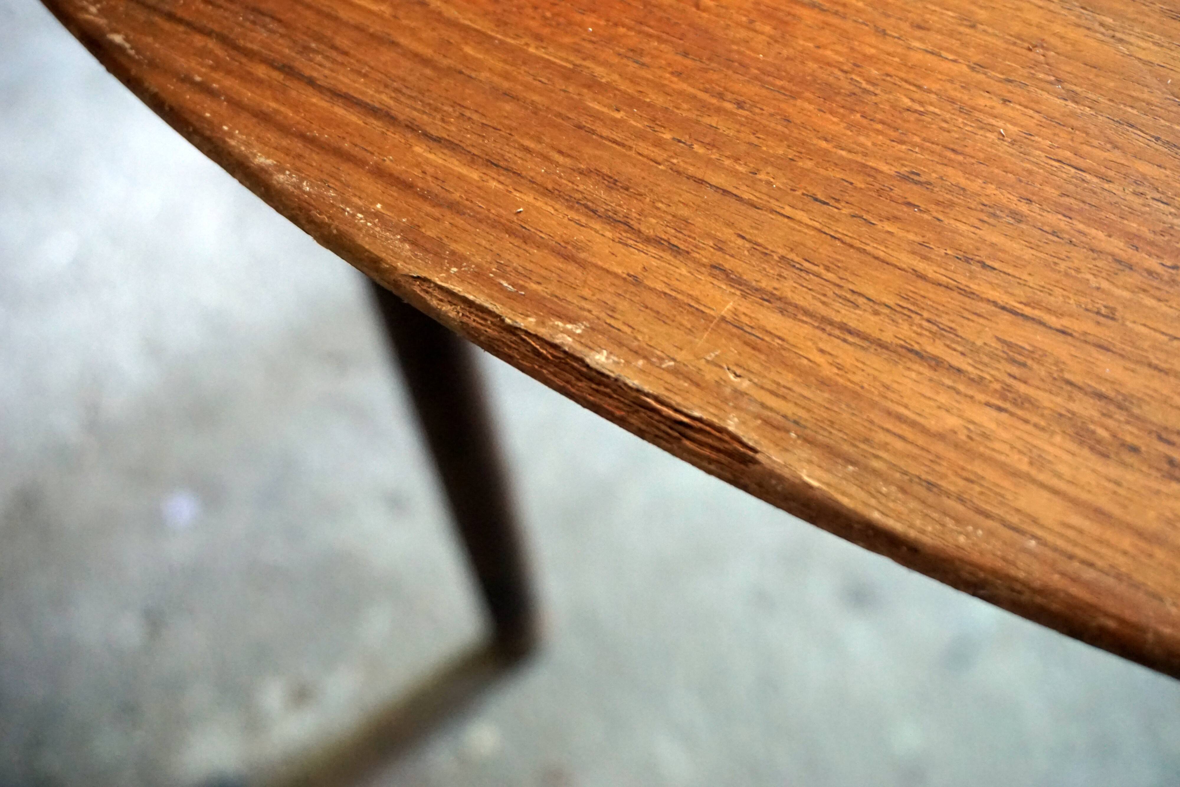 Elégante table ronde en teck avec rallonge
