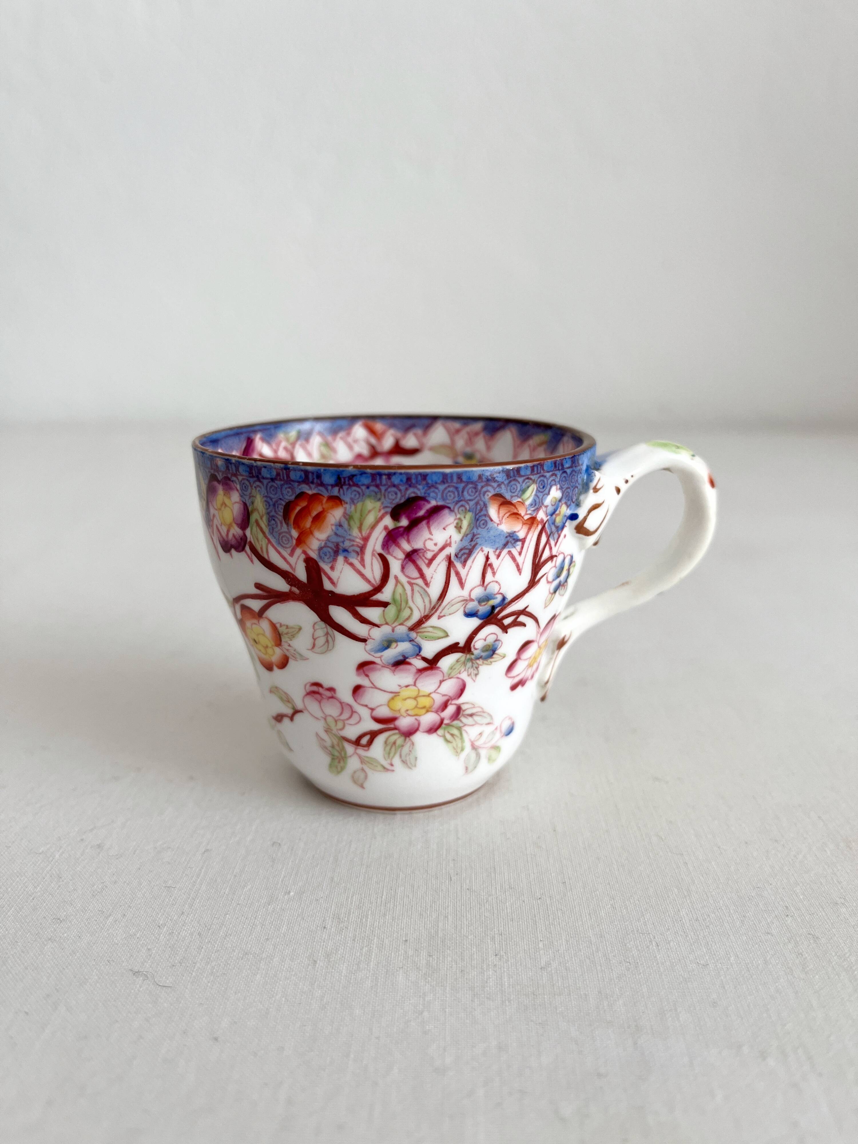 Tasse à café en faïence fine décor Minton Sarreguemines