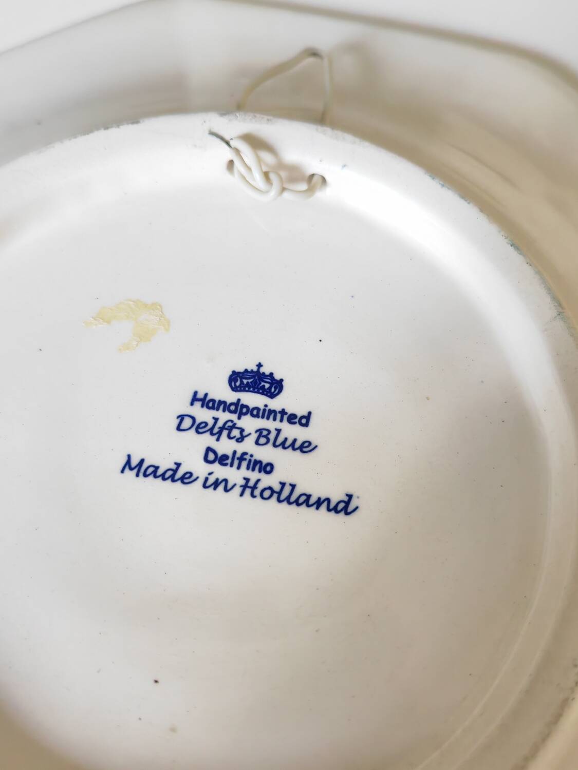 Plate Delft mill in winter