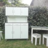 Buffet mado with table and stools