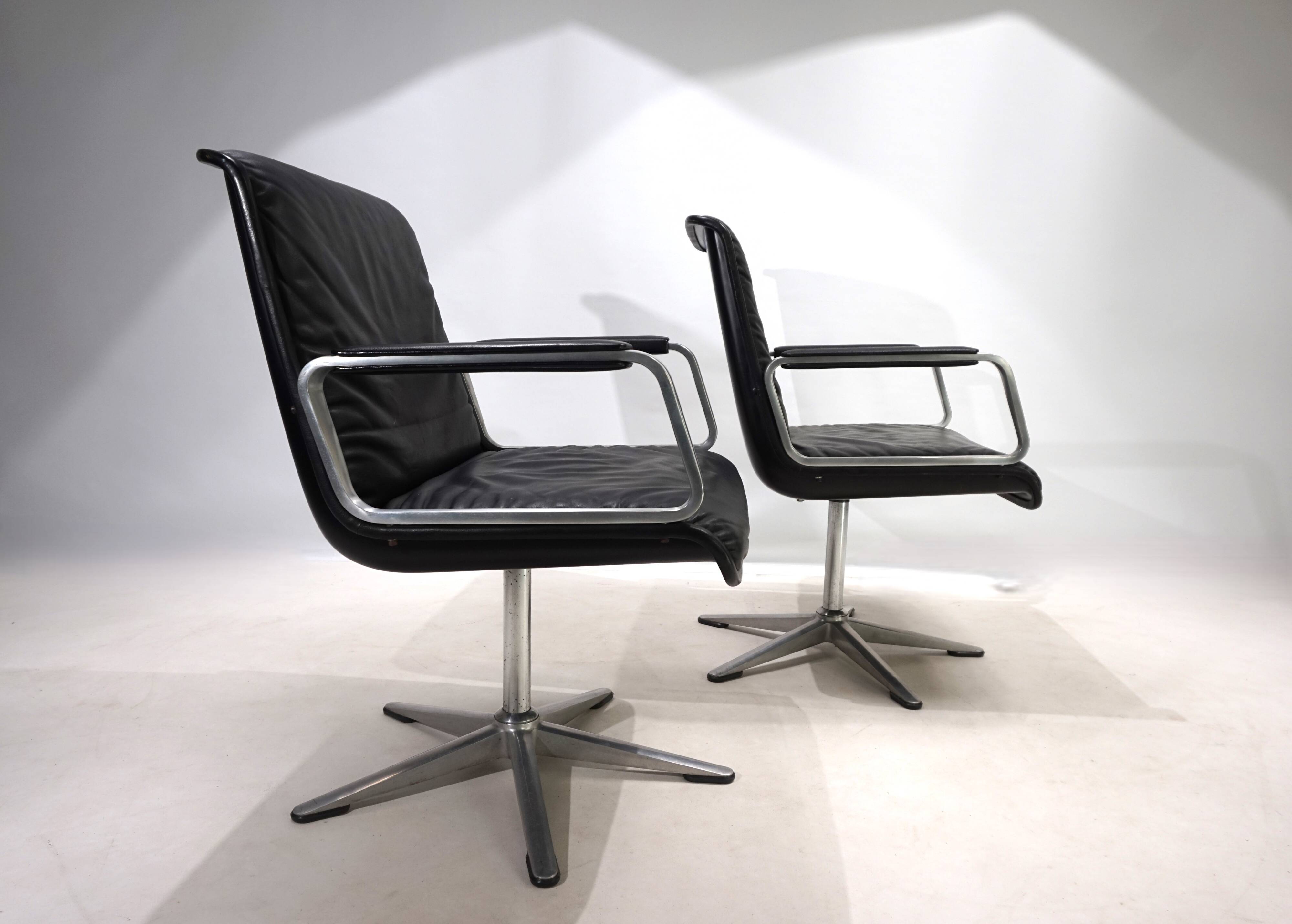 Set of 2 Wilkhahn Delta conference/dining chairs from the Delta Group
