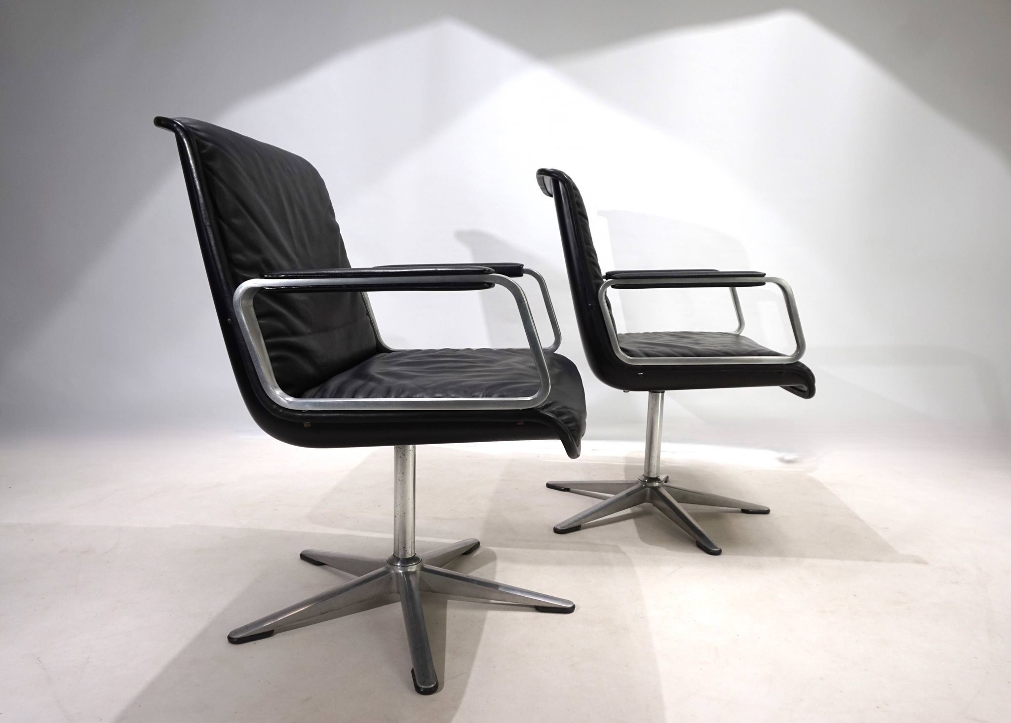 Set of 2 Wilkhahn Delta conference/dining chairs from the Delta Group