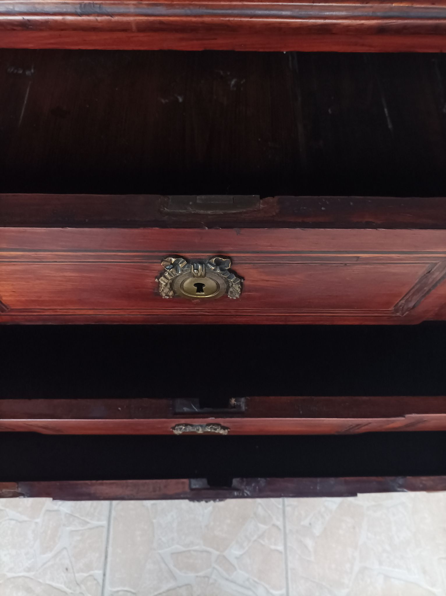 Louis XVI chest of drawers 18th