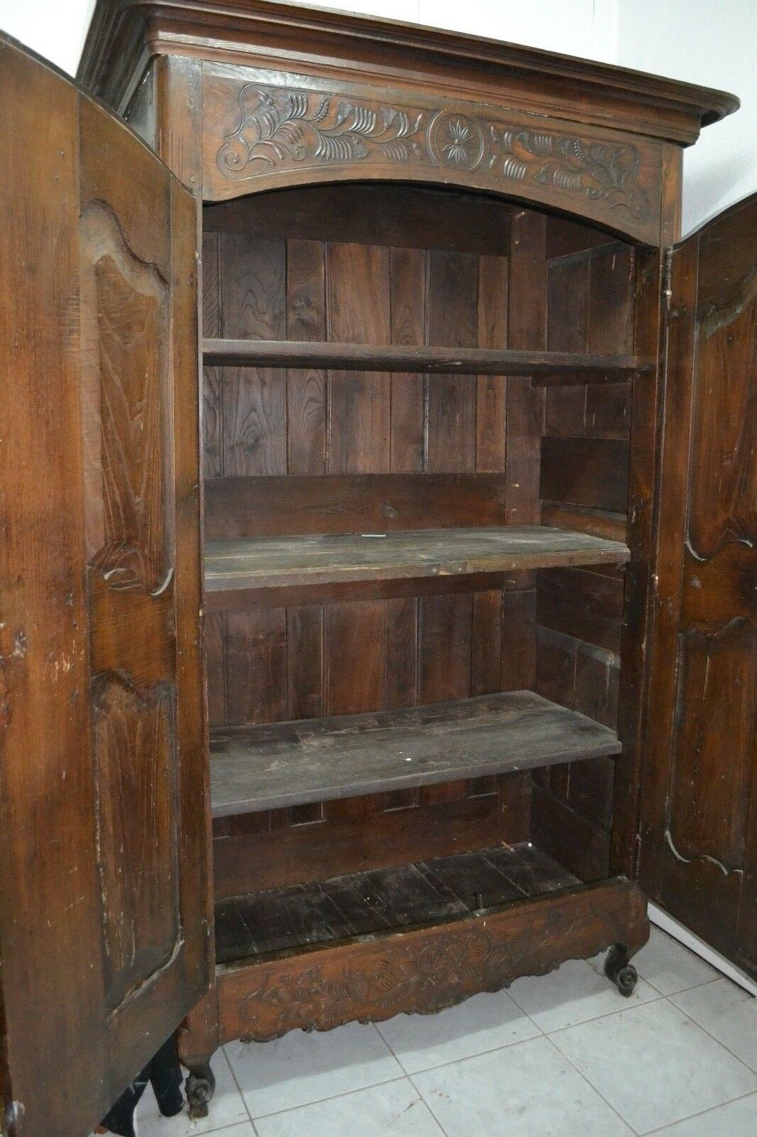 Armoire de mariage en chêne sculpté XVIIIeme