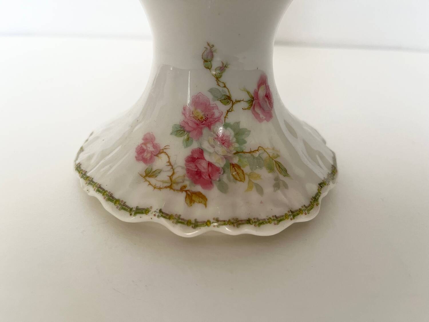 Porcelain fruit bowl