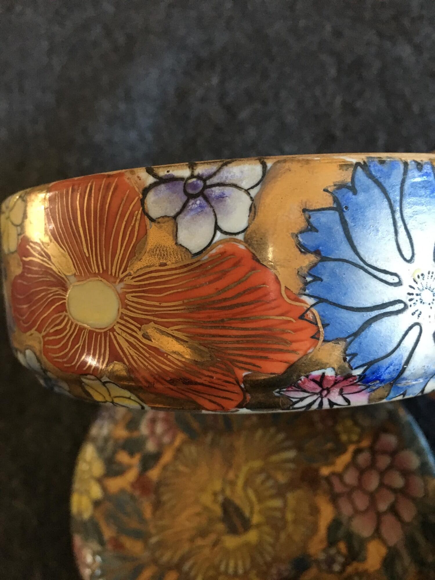 Porcelain candy with enamelled floral decorations. Pretty colors on a golden background.