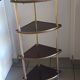 Étagère d’angle vintage 4 niveaux en bois et laiton