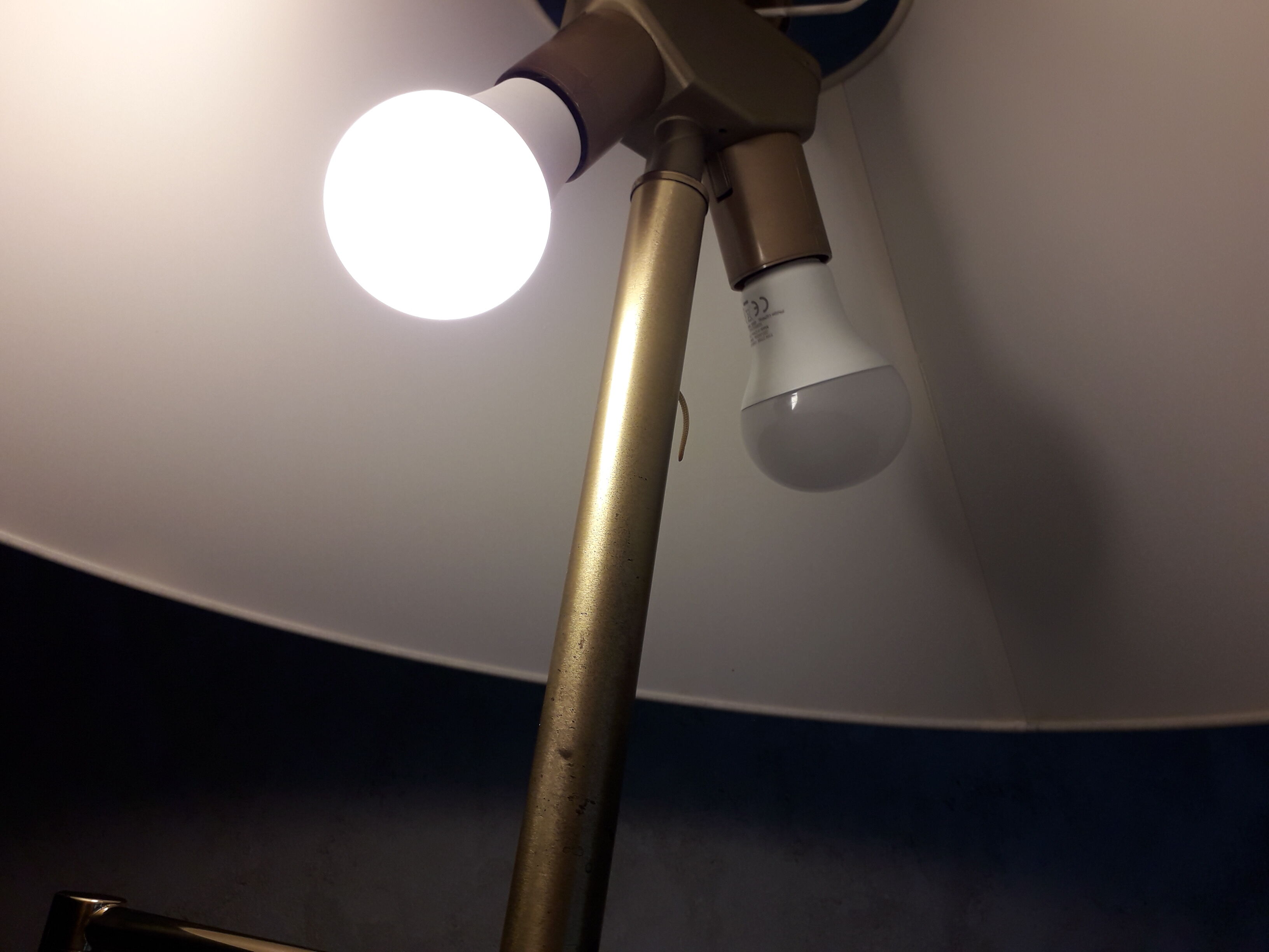 Double lighting brass floor lamp