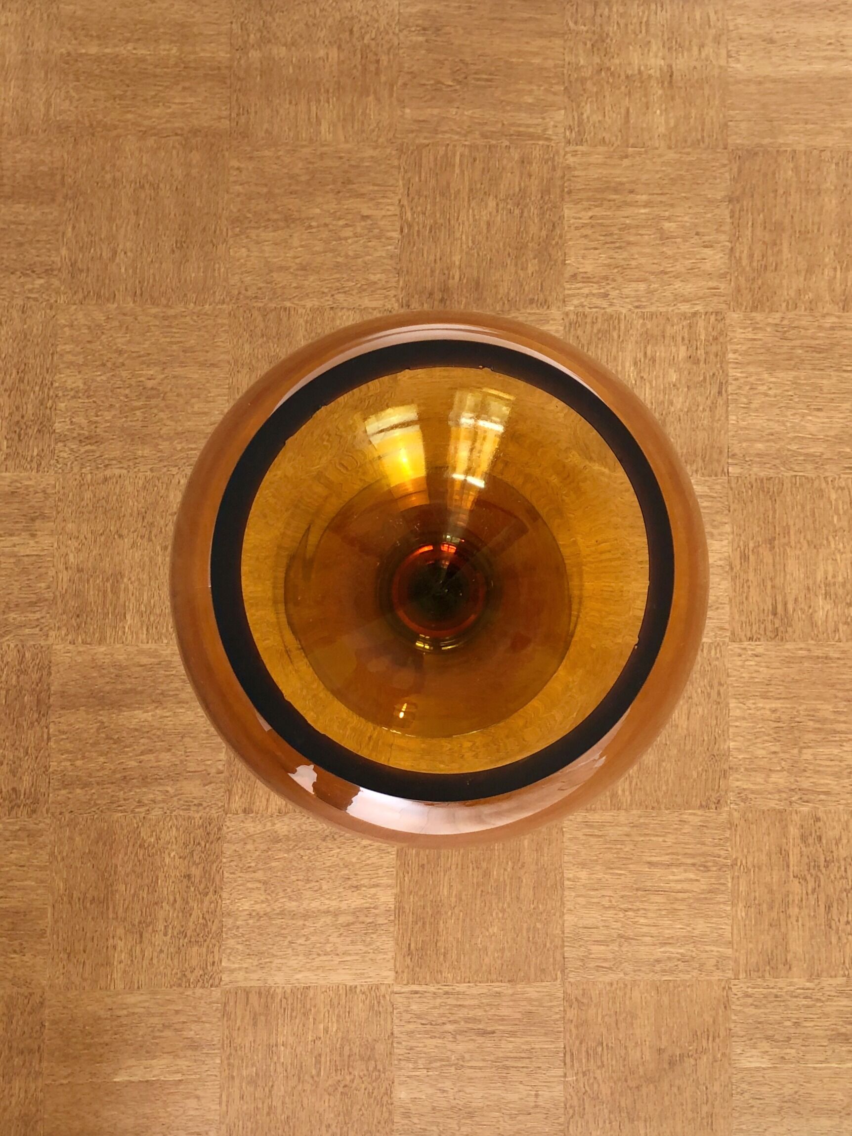Vase couleur orange marbré
