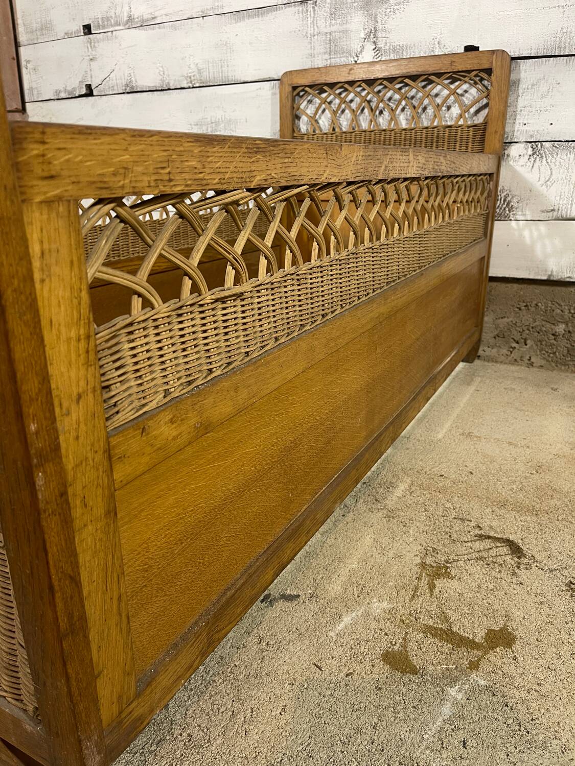 Children's bed in wood and wicker from the 50s and 60s