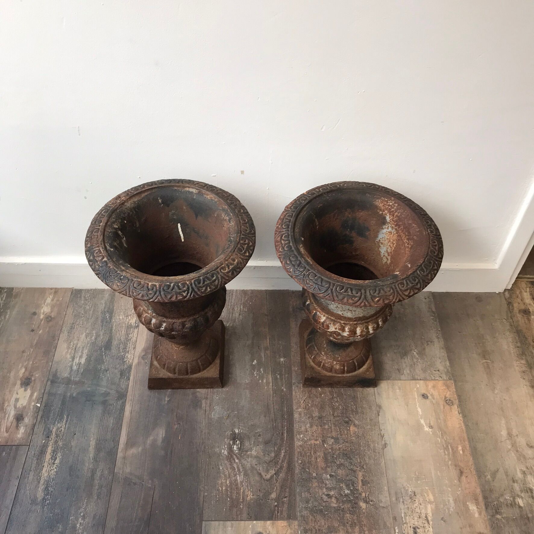 Paire de grands vases Medicis en fonte - Hauteur 45cm