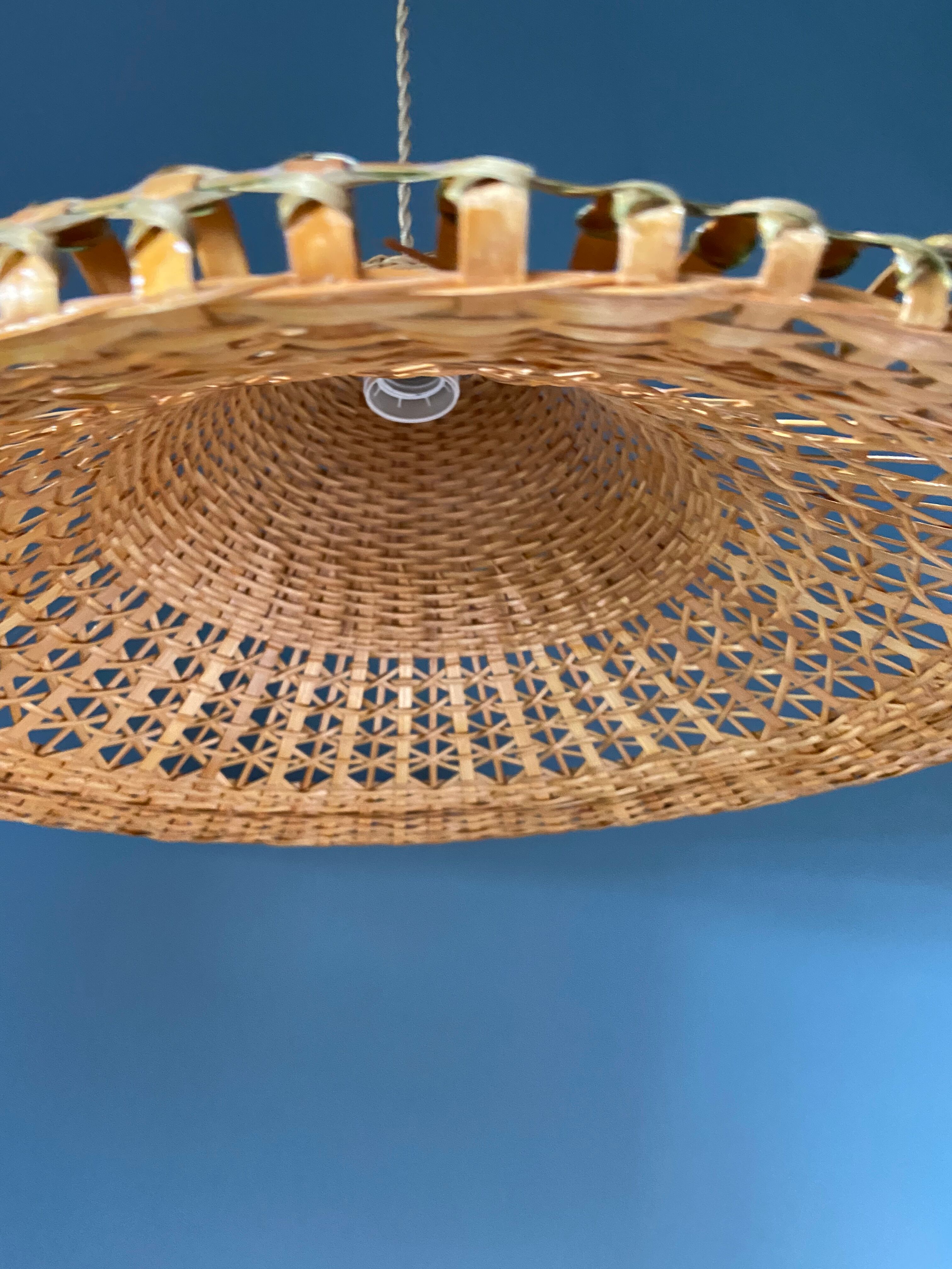 Vintage rattan suspension