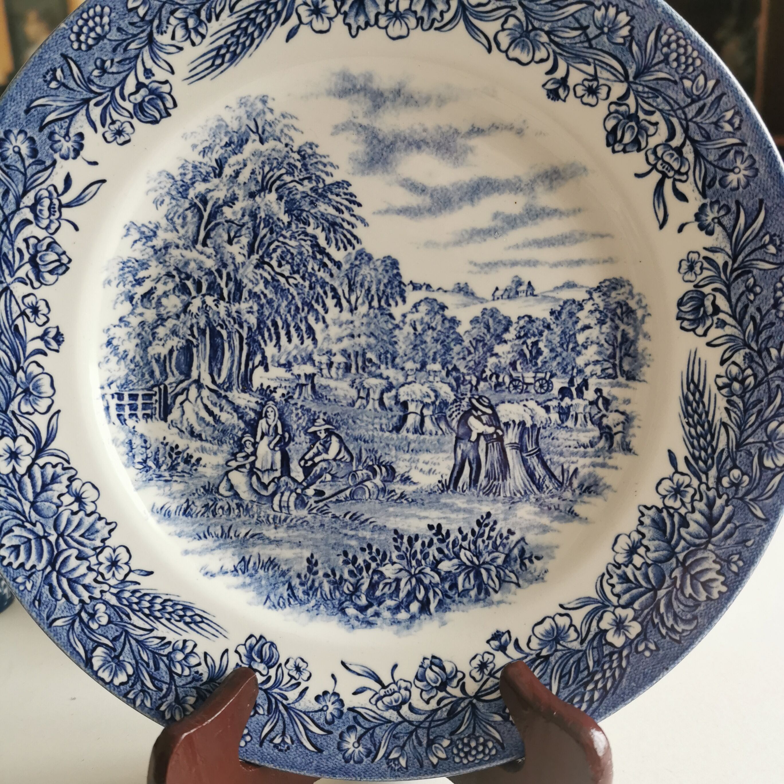 Old flat plate stamped Churchill. English manufacturing